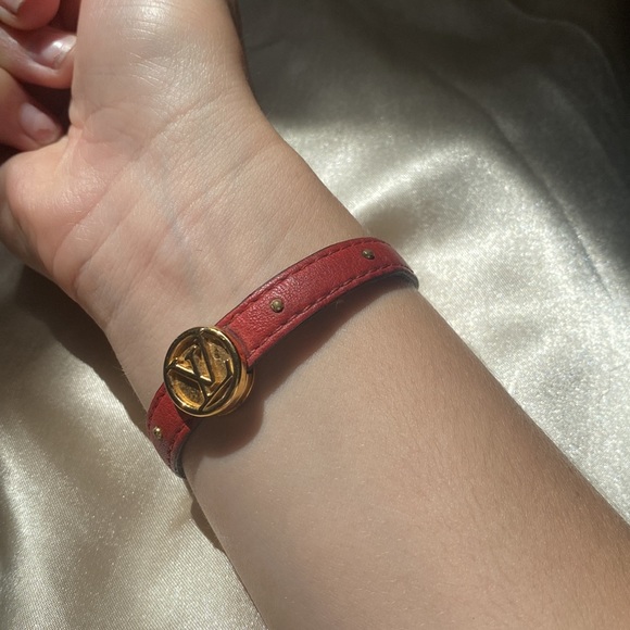 Louis Vuitton LV CIRCLE REVERSIBLE BRACELET - Picture 13 of 16